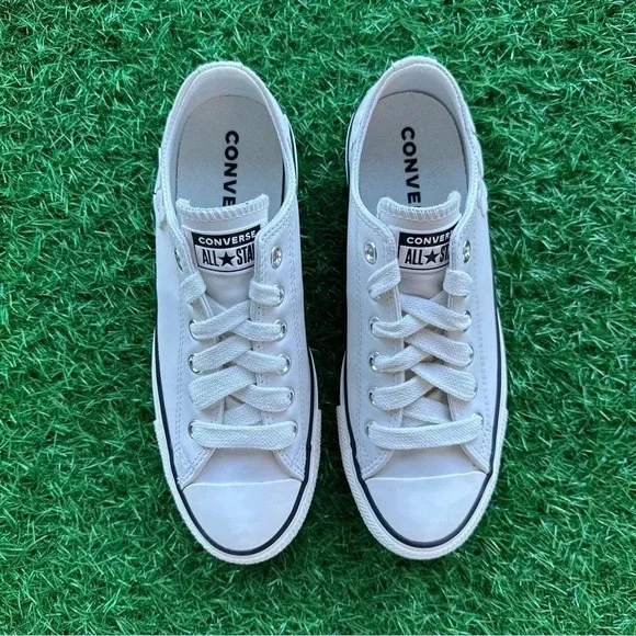 🎁Converse Chuck Taylor All Star Ctas Ox Vintage White Floral - Picture 2 of 6